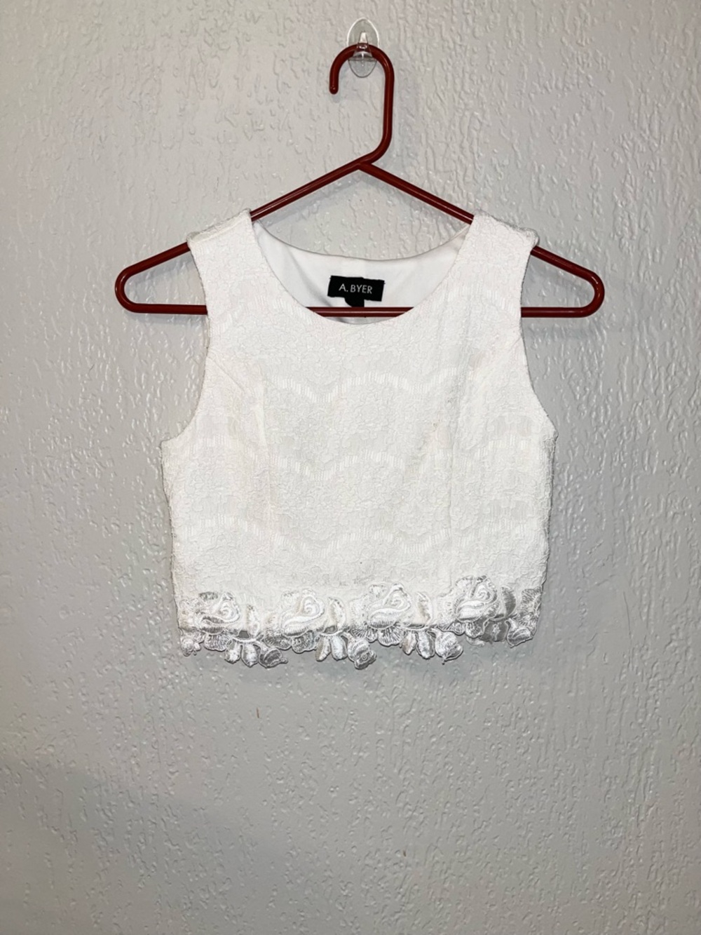 A. Byer White Lace Cropped Tank with Floral Hem SZ- 7